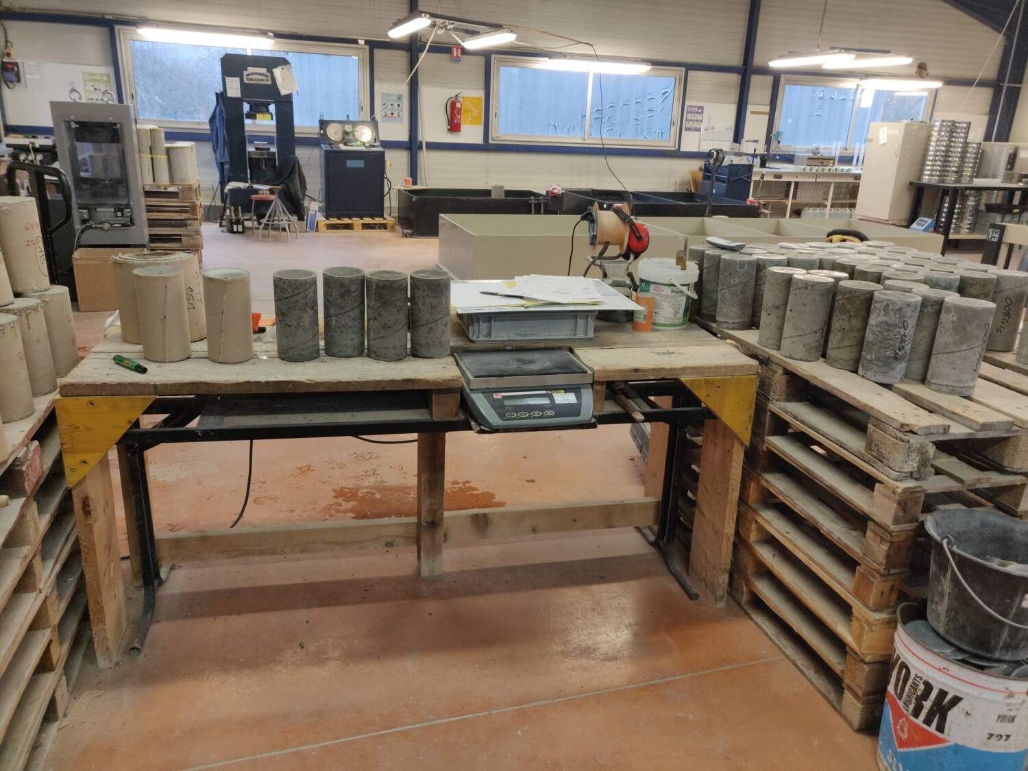 Photo d'éprouvette en béton pour essais qualité