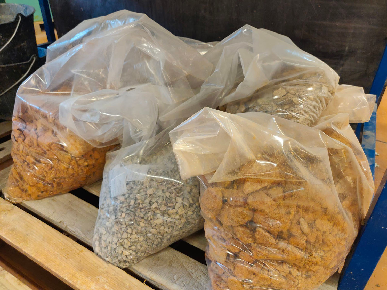 Photo de granulats emballés pour un essai qualité